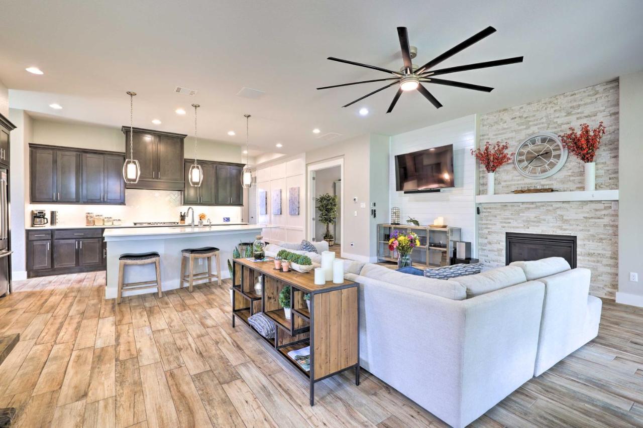 Upscale Austin Area Escape Families Welcome! Exterior photo